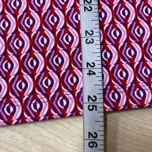 Chicos Back Zip Blouse Red Purple Pink Geometric Size 2 (L) - Picture 5 of 6